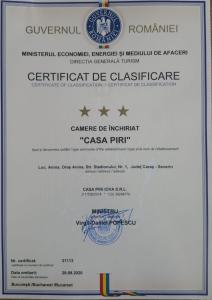 un certificado de título falso está sentado en un portapapeles en Casa Piri, en Anina