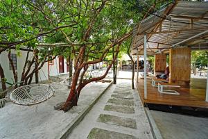 Vrt pred nastanitvijo Onederz Koh Rong Sanloem