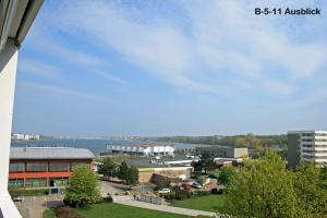 Blick auf die Stadt von einem Gebäude in der Unterkunft Ferienpark B05-011 Ferienpark in Heiligenhafen
