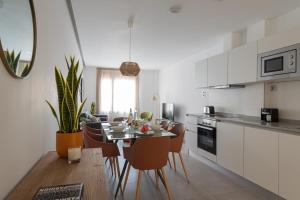 a kitchen and dining room with a table and chairs at Royal Flats in Las Palmas de Gran Canaria