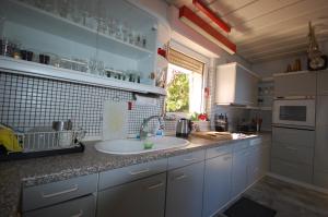 Kuchnia lub aneks kuchenny w obiekcie Villa Jazz by El-Pi Tours