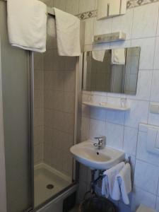 Łazienka w obiekcie Gasthof Simony Hallstatt B&B