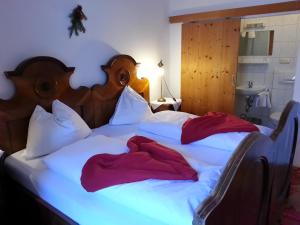 Łóżko lub łóżka w pokoju w obiekcie Gasthof Simony Hallstatt B&B