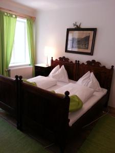 Łóżko lub łóżka w pokoju w obiekcie Gasthof Simony Hallstatt B&B