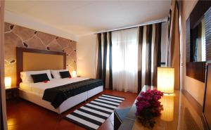 Postel nebo postele na pokoji v ubytování Cala Rosa Club Hotel + 37 fotografií