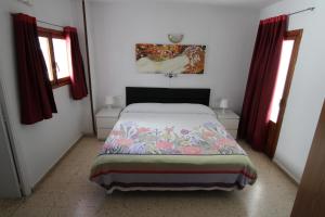 Ein Bett oder Betten in einem Zimmer der Unterkunft Hostal Fornet Altea