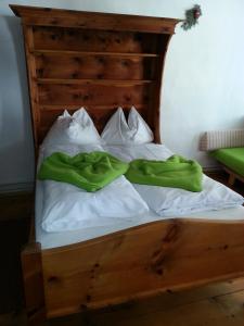 Łóżko lub łóżka w pokoju w obiekcie Gasthof Simony Hallstatt B&B