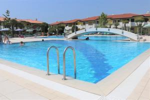 The swimming pool at or close to Villaggio Ducale 012