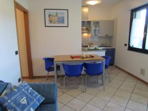 A kitchen or kitchenette at Villaggio Ducale 012