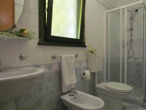 A bathroom at Villaggio Ducale 012
