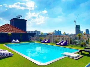 Bazén v ubytování Embryo Hotel  nebo v jeho okolí