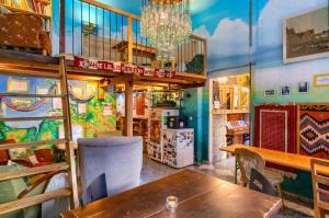 a dining room with a table and a chandelier at Hostel Lollis Homestay Dresden in Dresden