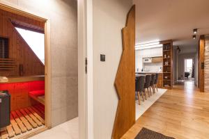 Kuchyňa alebo kuchynka v ubytovaní Apartament Giewont House & Spa z Sauną Zakopane