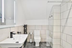 Vannituba majutusasutuses Hidden Gem-Open To Book-Super Location +13 fotot