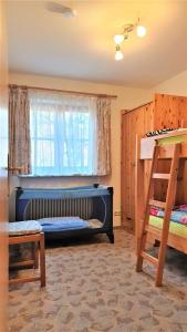 a room with two bunk beds and a window at Allgäu Bergluft in Weitnau