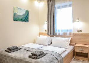 Posteľ alebo postele v izbe v ubytovaní For You Apartmanok