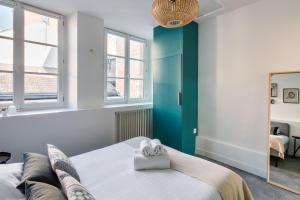 Postel nebo postele na pokoji v ubytování Le Pommeraye - Coeur de ville