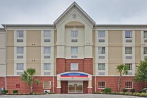 an image of the front of the hampton inn suites anaheim at Candlewood Suites Hattiesburg by IHG in Hattiesburg