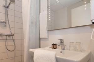 Koupelna v ubytování Skagen Hotel + 37 fotografií