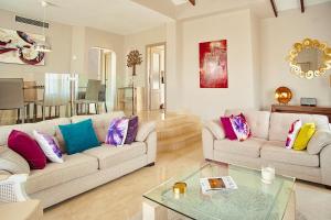 Galeriebild der Unterkunft 3 Bed House - Sleeps 6 - Pool - Garden - Parking in Atamaría