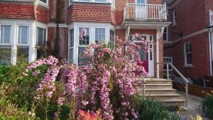 Imagem da galeria de Gorgeous 4-Bed House in Bexhill-on-Sea sea views em Bexhill