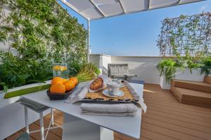 a tray of fruit on a table on a balcony at Musae Relais & SPA in Polignano a Mare