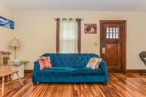 Trendy+Cozy Home 10 Min Ride to Downtown Hartford!