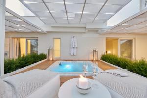 a hot tub in the middle of a living room at Musae Relais & SPA in Polignano a Mare