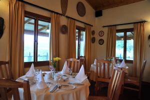 Magoebaskloof Hotel餐厅或其他用餐的地方
