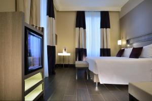 Postel nebo postele na pokoji v ubytování Rome Life Hotel