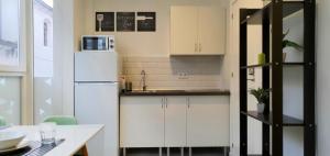 a kitchen with white cabinets and a white refrigerator at Apartamento de 2020 a estrenar en pleno centro1B in Algeciras