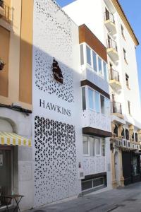 a white building with a sign on the side of it at Apartamento de 2020 a estrenar en pleno centro1B in Algeciras