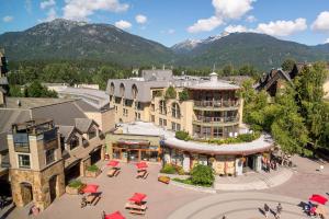 Carleton Lodge by Outpost Whistler з висоти пташиного польоту