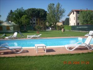Bazén v ubytování B&B Il Casale di Nanni nebo v jeho okolí