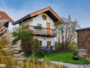 Casa con balcón y jardín en Das Zuhäusl en Bad Endorf
