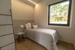 A bed or beds in a room at Alto da Pousa