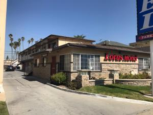 a building with a sign that reads louis motel at Lotus Motel in Inglewood