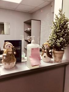a counter with a bottle of soap and a christmas tree at Hostel Ovsyanka in Yuzhno-Sakhalinsk