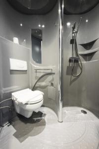 Baðherbergi á POP! Hotel BSD City Tangerang