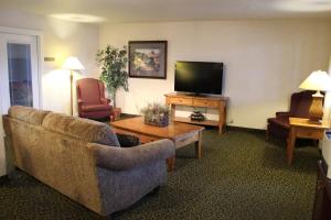 TV a/nebo společenská místnost v ubytování Quality Inn & Suites Goldendale