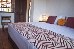 La Loma Hotel Barichara tesisinde bir odada yatak veya yataklar