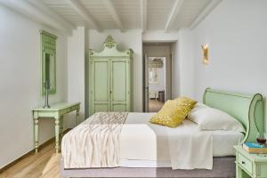 Кровать или кровати в номере Arte & Mare Elia Luxury Suites and Villas