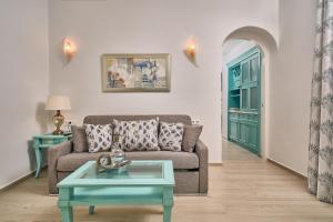 Гостиная зона в Arte & Mare Elia Luxury Suites and Villas