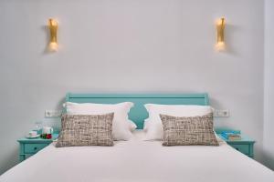 Кровать или кровати в номере Arte & Mare Elia Luxury Suites and Villas