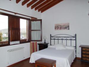 A bed or beds in a room at Posada rural el rincón de Cabrojo