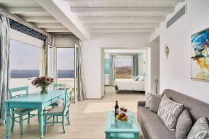 Гостиная зона в Arte & Mare Elia Luxury Suites and Villas