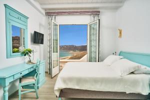 Кровать или кровати в номере Arte & Mare Elia Luxury Suites and Villas