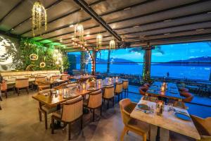 En restaurang eller annat matställe på Aurasia Beach Hotel