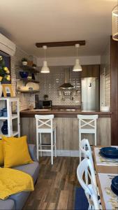 A kitchen or kitchenette at Apartamentos A Poniente