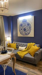A seating area at Apartamentos A Poniente